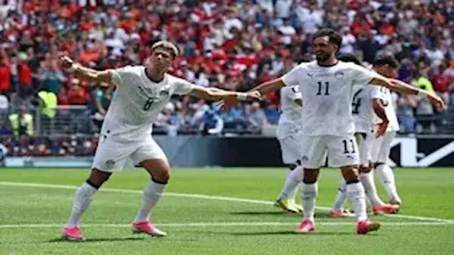 هل تُمدد مواعيد عمل المقاهي بس...