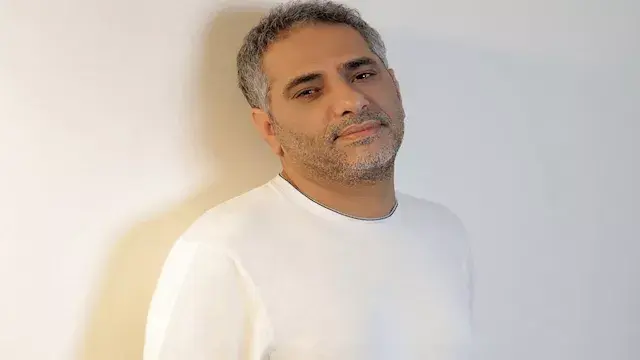 محمد شاكر بعد الإفراج عن والده...