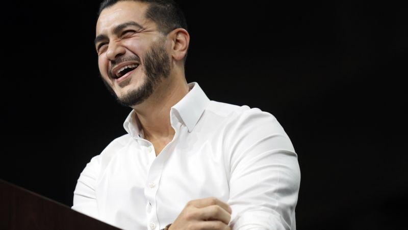 "سأكون السيناتور محمد بالنسبة لك".. عبدالرحمن السيد يرد بقوة على ترامب