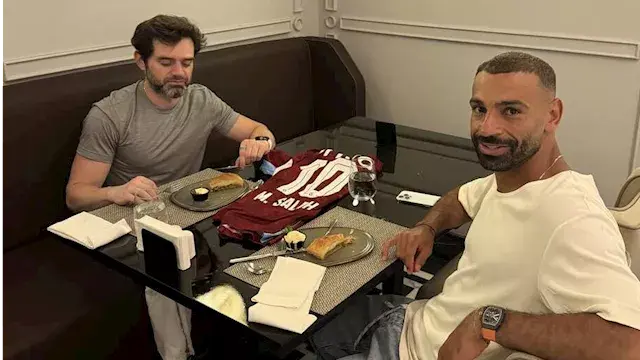 محمد صلاح يمازح رامي عباس بعد...