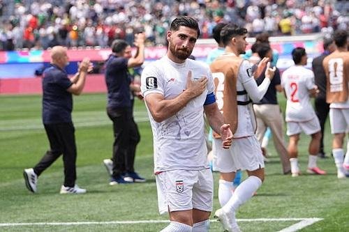 لاعب إيران: نريد معاملة مثل با...