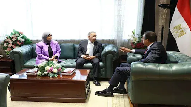 بعد خلافهما في مؤتمر للوزارة.....