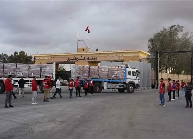 تحرك دفعة جديدة من شاحنات المساعدات إلى قطاع غزة 