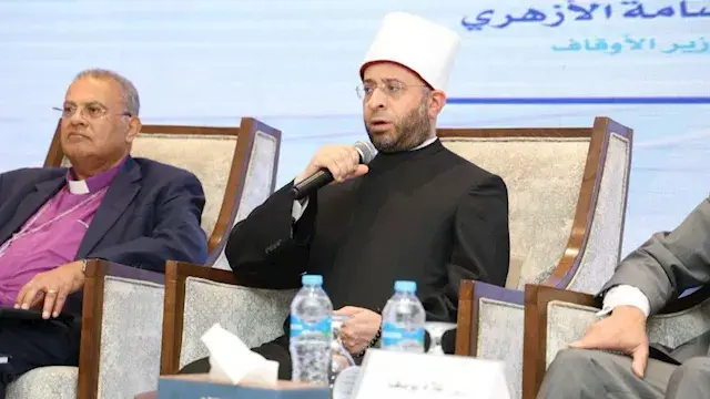 وزير الأوقاف ورئيس الطائفة الإ...
