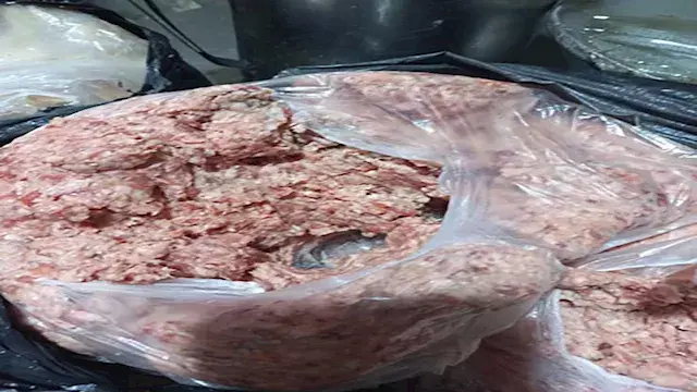 لا تشتروا هذه اللحوم.. أستاذ سموم يكشف أخطر طرق الغش