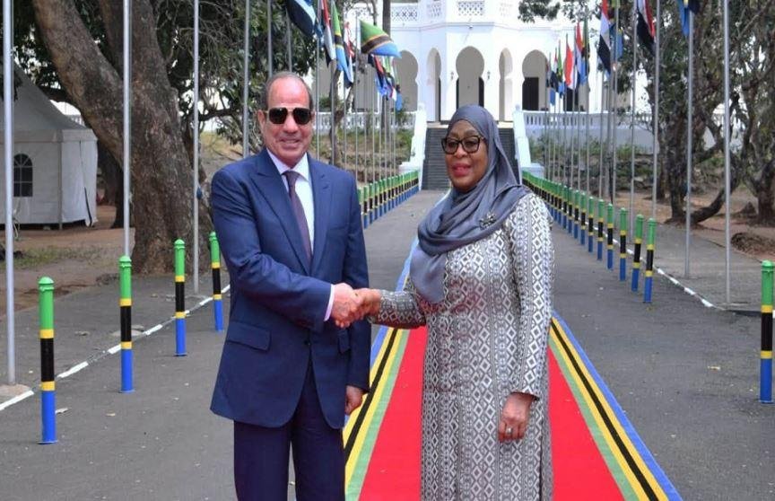 السيسي يعود إلى أرض الوطن بعد...