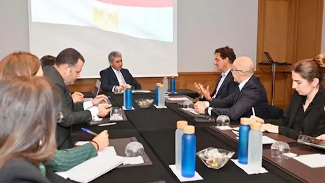 وزير السياحة يبحث مع كبرى الشر...