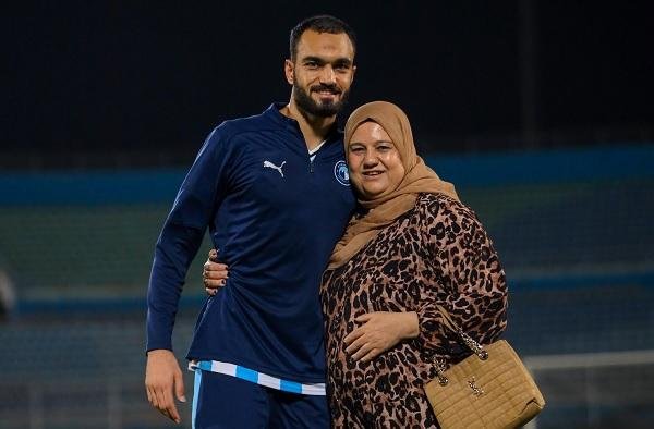 زيكو لوالدته: هتفضلي طول عمرك...