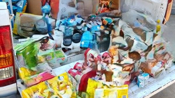ضبط 2 طن و700 كجم دقيق مدعم و260 قطعة أغذية منتهية الصلاحية بالفيوم قبل بيعها في الأسواق.. صور
