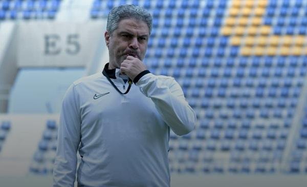 معتمد جمال يحفز لاعبي الزمالك استعدادا لمواجهة الأهلي في القمة