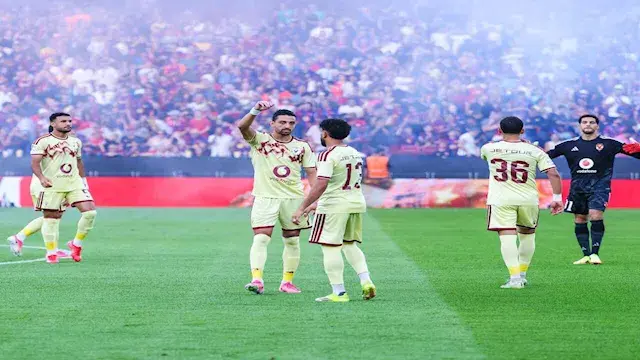 بالصور| جماهير الأهلي تشيد بصف...