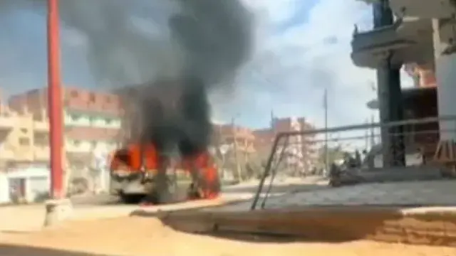 حريق مفاجئ يلتهم ميكروباص محملًا بالركاب في قرية صفيطة بالزقازيق