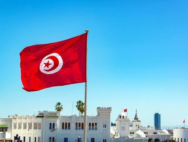تونس توقع اتفاقيتي ضمان تمويل...