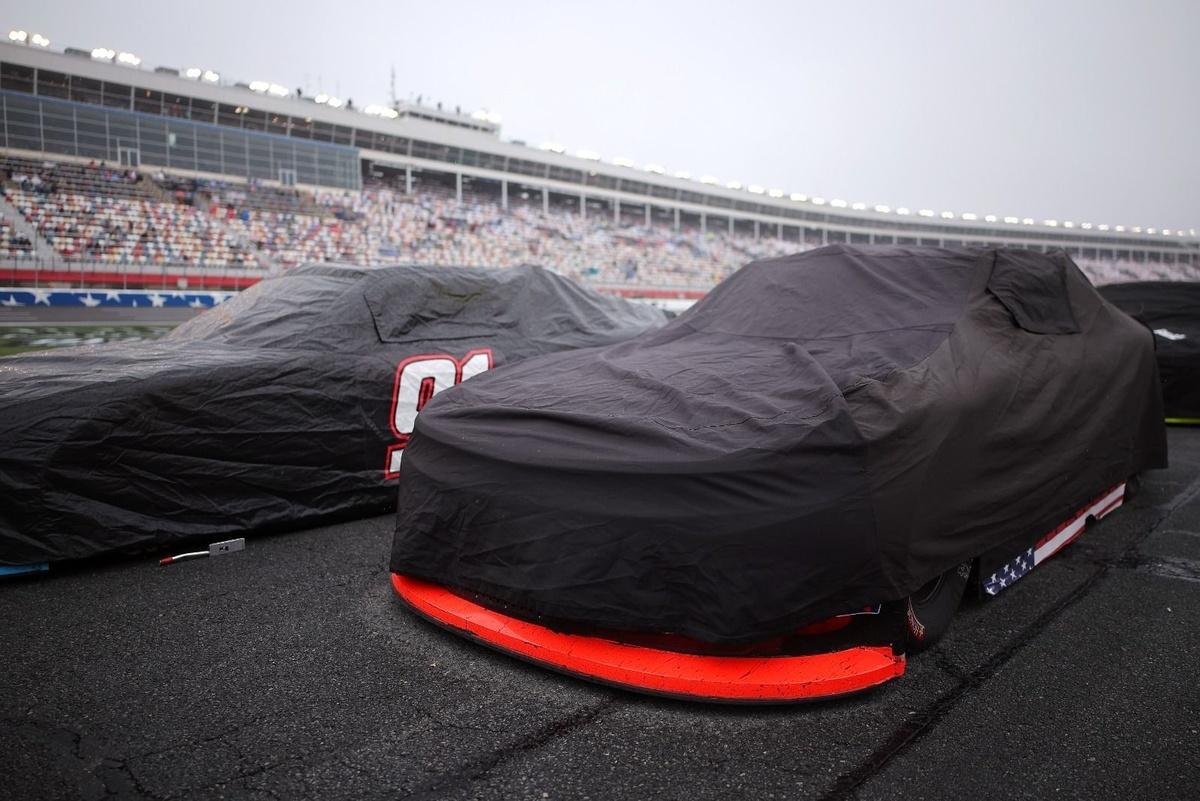 In effort to avoid the rain, NASCAR changes practice and qualifying schedule for Charlotte