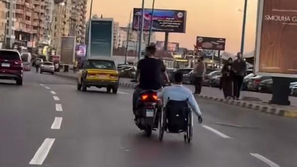 الجدعنة في أبهى صورها .. شاب ي...