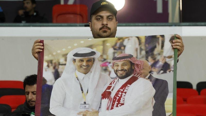 رسالة تهنئة من أمير قطر إلى عاهل السعودية وولي عهده بعد فوز المملكة بـ"خليجي 27"