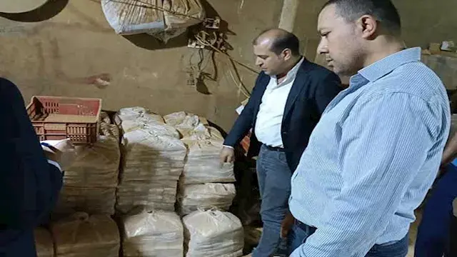 بالصور.. ضبط 1.5 طن بن مخلوط ب...