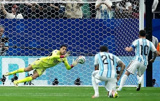 تقرير.. شوبير ضمن أفضل 10 لاعب...