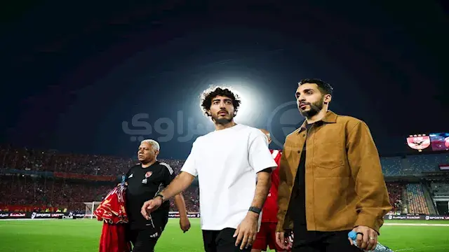 "رفقة كريم فؤاد".. محمد هاني يدعم لاعبي الأهلي من مدرجات ستاد القاهرة في مباراة القمة