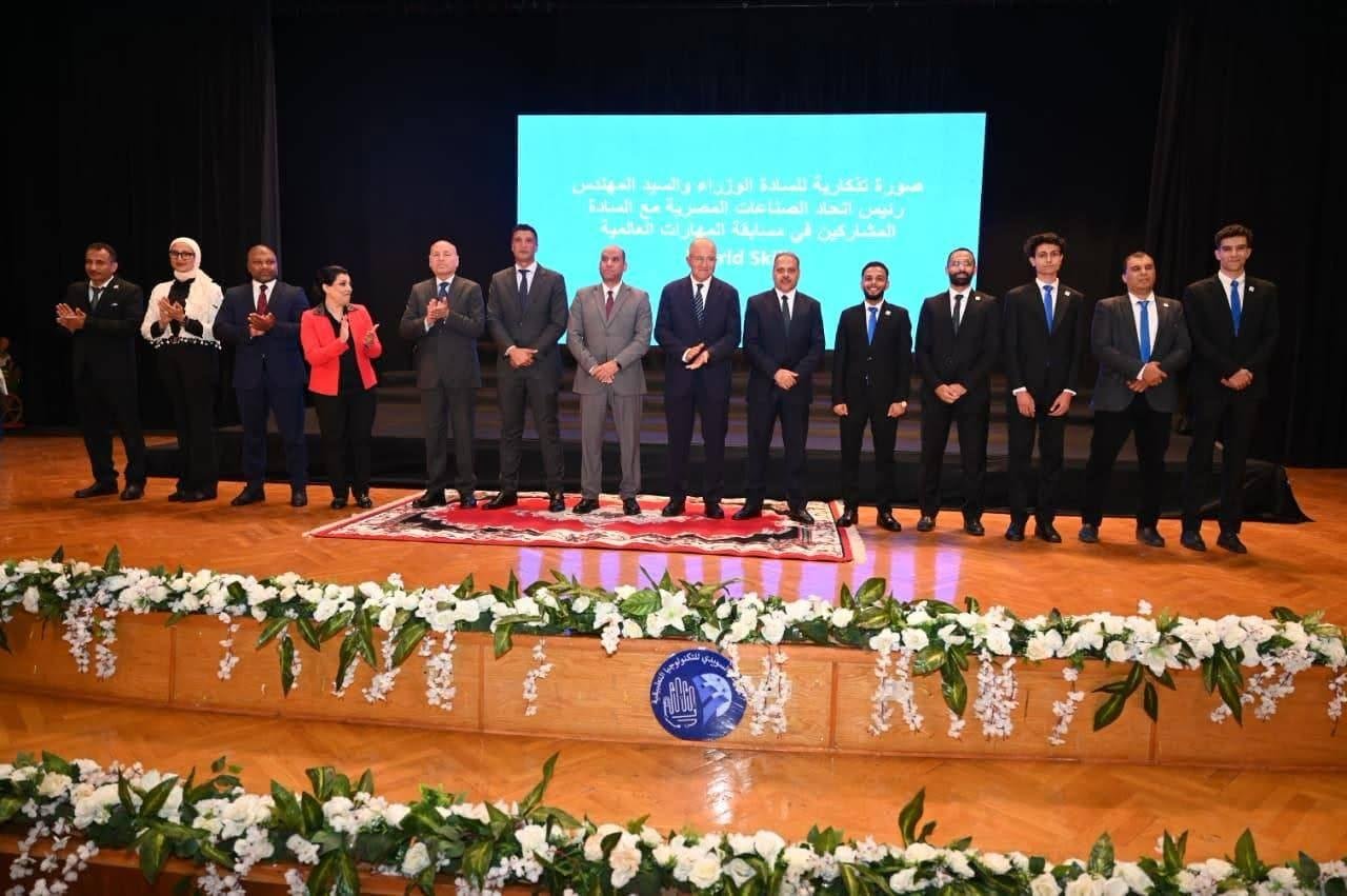 وزير الصناعة: العمالة المدربة...