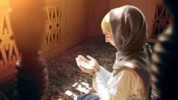 الأزهر للفتوى: إن خشيت المرأة...
