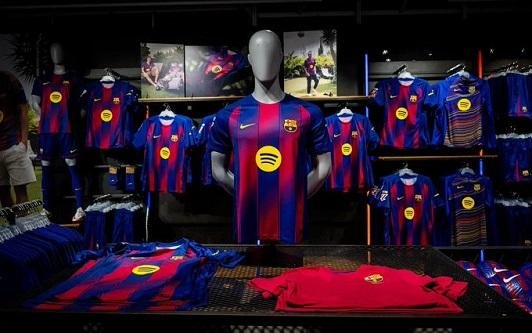 تقارير: «نايكي» تقود برشلونة إ...