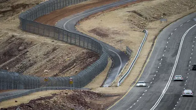 بينها رصيف وأشجار.. تعرف على أغرب الحدود بين الدول حول العالم