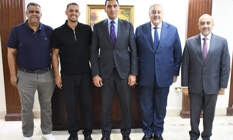 وزير الرياضة يستقبل مصطفى عسل...