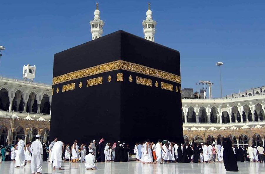 وزير السياحة يعتمد الضوابط الم...