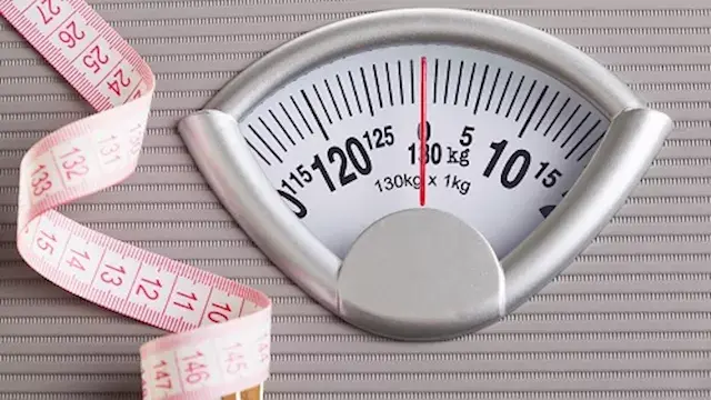 "بتاكل أقل ووزنك بيزيد؟".. أسباب خفية وراء زيادة الوزن