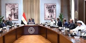 رئيس الوزراء يلتقي مع مسئولي إ...