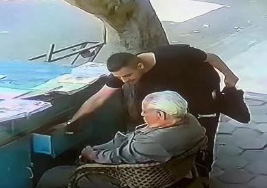 القبض على سارق بائع الجرائد في...