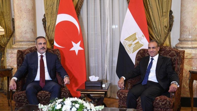 مصر وتركيا تبحثان الأوضاع في ليبيا وسط اختلاف المواقف بشأن مذكرة "الحدود البحرية"