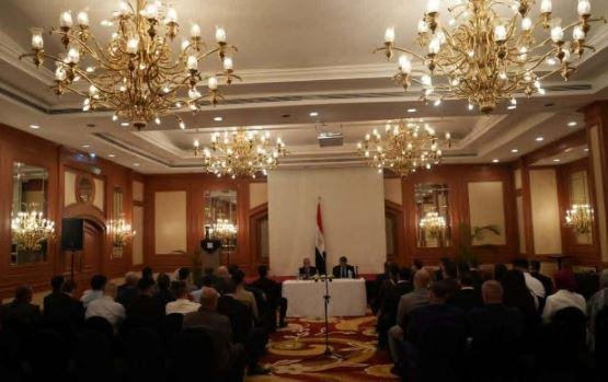 وزير الخارجية يلتقي أعضاء الجا...