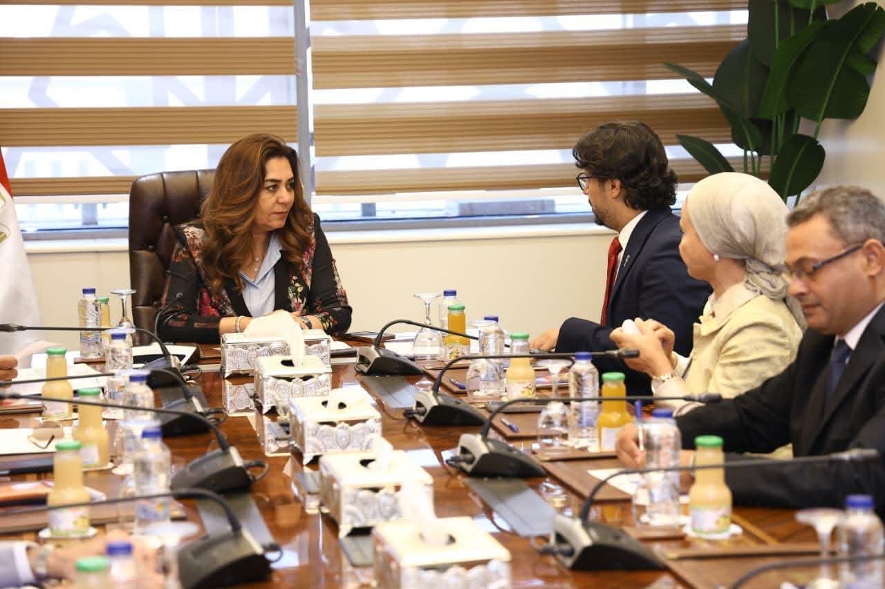 وزيرة التنمية المحلية والبيئة...