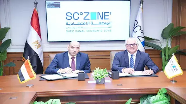 وزير العمل يوقع اتفاقًا مع اقت...