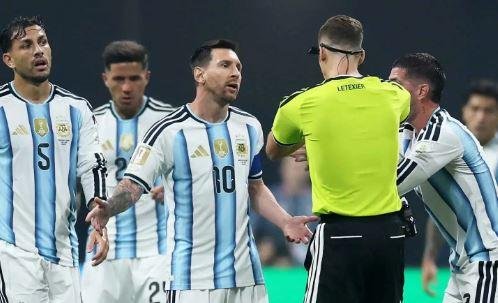 الحكومة البريطانية تدعو فيفا إ...