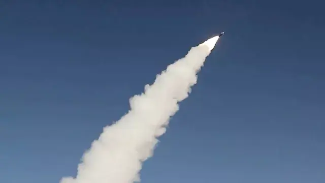 الحوثيون يعلنون استهداف إسرائي...