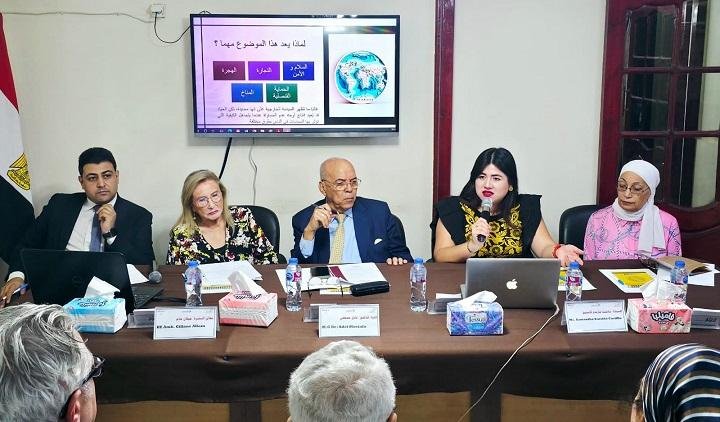ندوة بمركز الحوار تسلط الضوء ع...