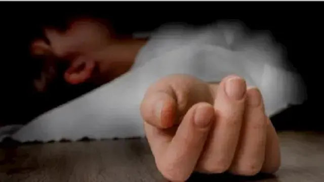 طعنها بمقص أمام أطفالها.. حكاي...