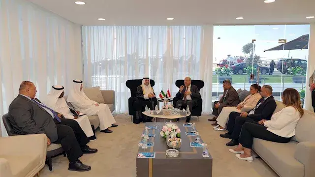 وزير الطيران يبحث مع مسؤولين ع...