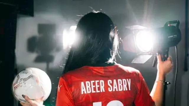 عبير صبري تدعم منتخب مصر بصور...