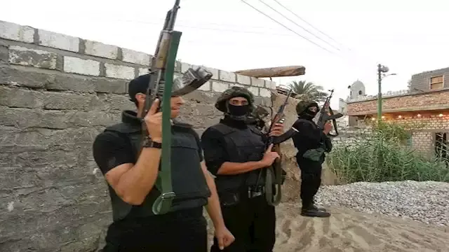 كيماويات وآلات وأسلحة نارية.....