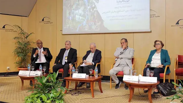 من مكتبة الإسكندرية.. مساعد وز...
