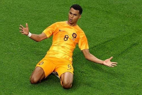 جاكبو يقود هجوم هولندا أمام ال...