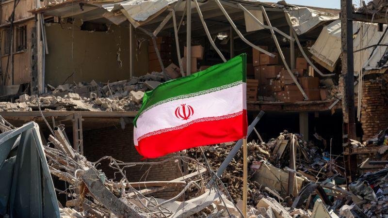 تحليل: رغم وطأة العقوبات الأمريكية.. لماذا لا يُظهر النظام الإيراني علامات رضوخ؟