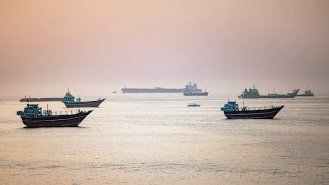 إيران تعتزم إنشاء "خط ساخن هات...