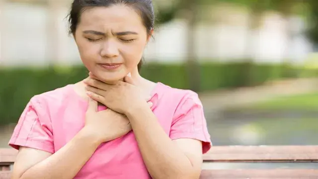 6 علامات لسرطان الحنجرة.. وهؤل...