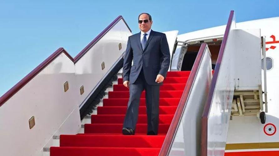 السيسي يعود إلى أرض الوطن بعد مشاركته في قمة بريكس بالهند