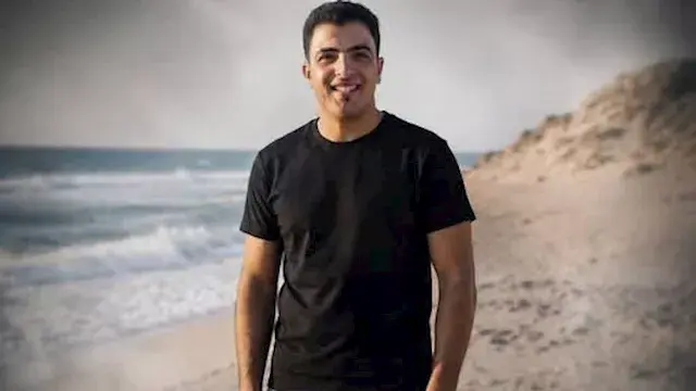 أمواج البحر المتوسط تبتلع شابً...